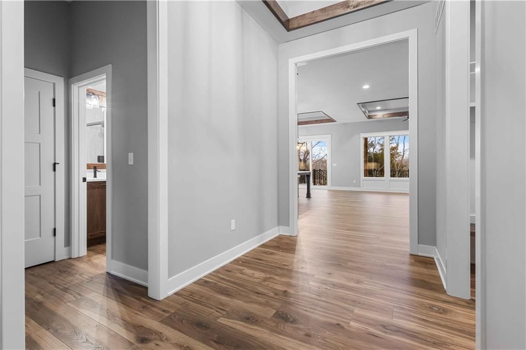 4524 SW Berkshire Drive — photo 2