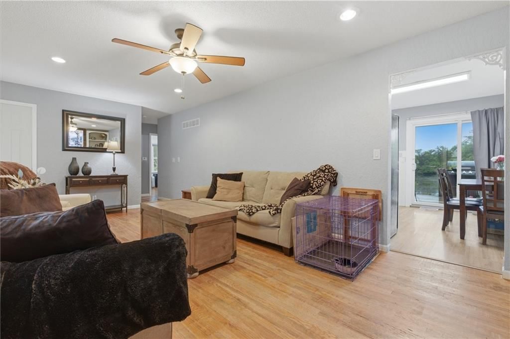 1922 N Redwood Drive — photo 6