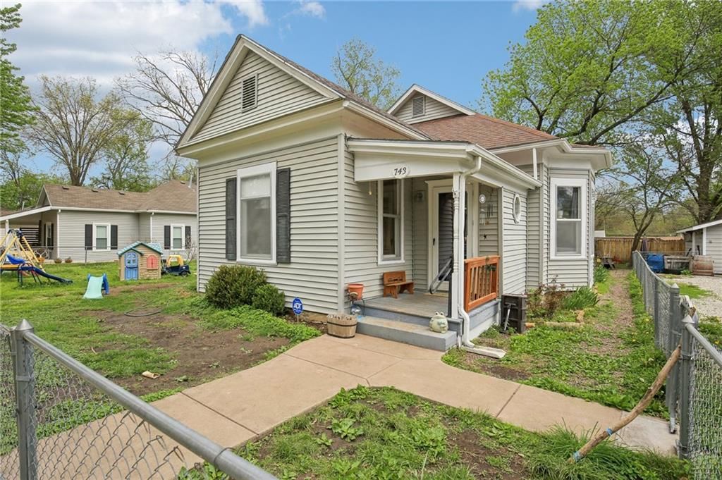 743 S Locust Street — photo 2
