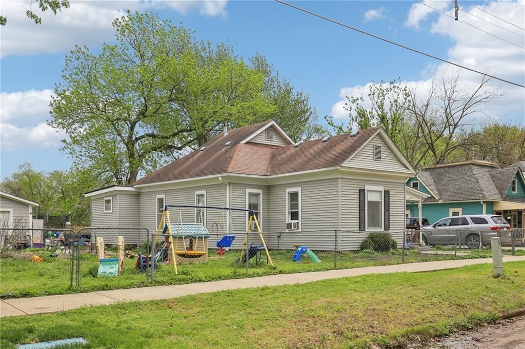 743 S Locust Street — photo 3
