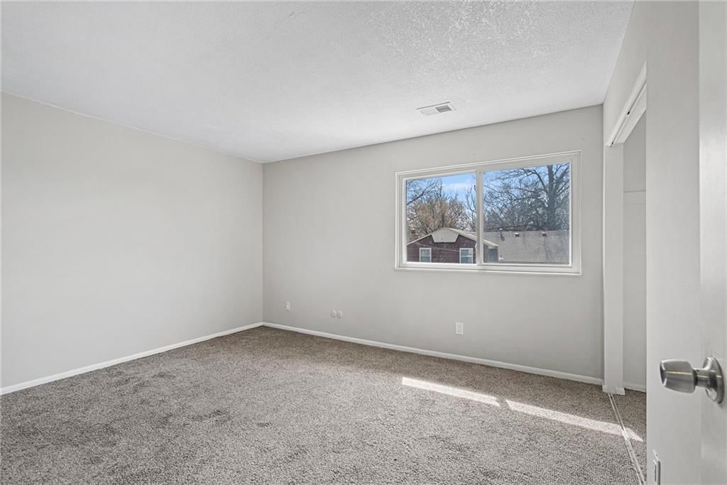11007 W 90th Terrace — photo 12