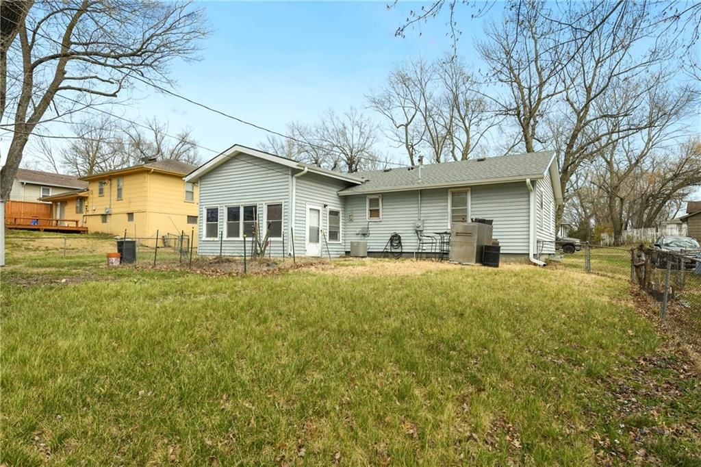 9214 Manchester Avenue — photo 19