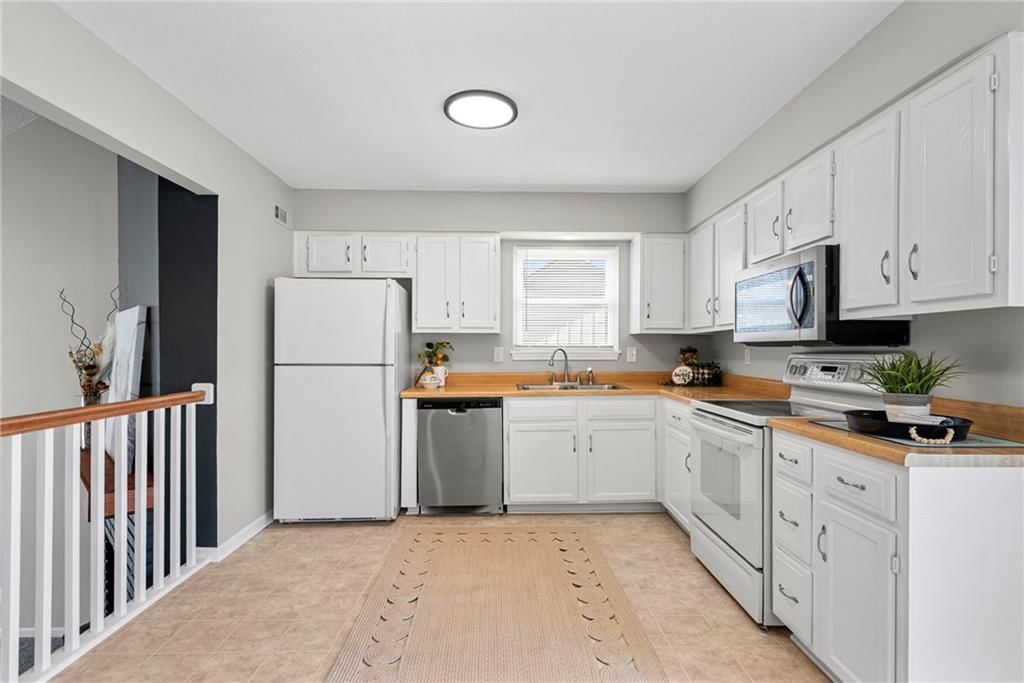 7732 W 152nd Terrace — photo 8