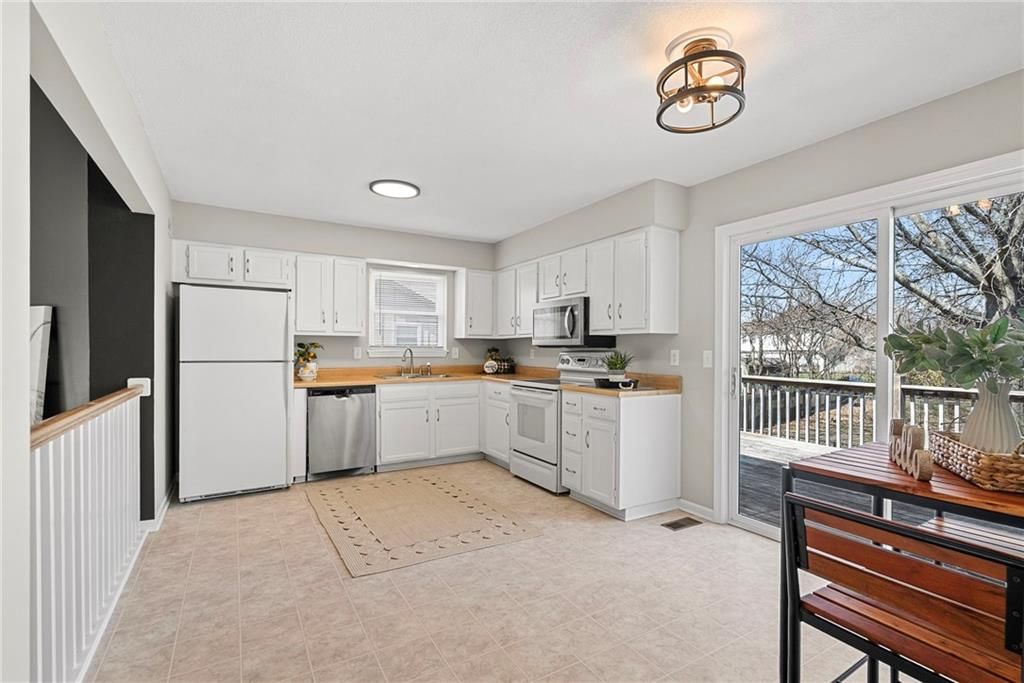 7732 W 152nd Terrace — photo 9