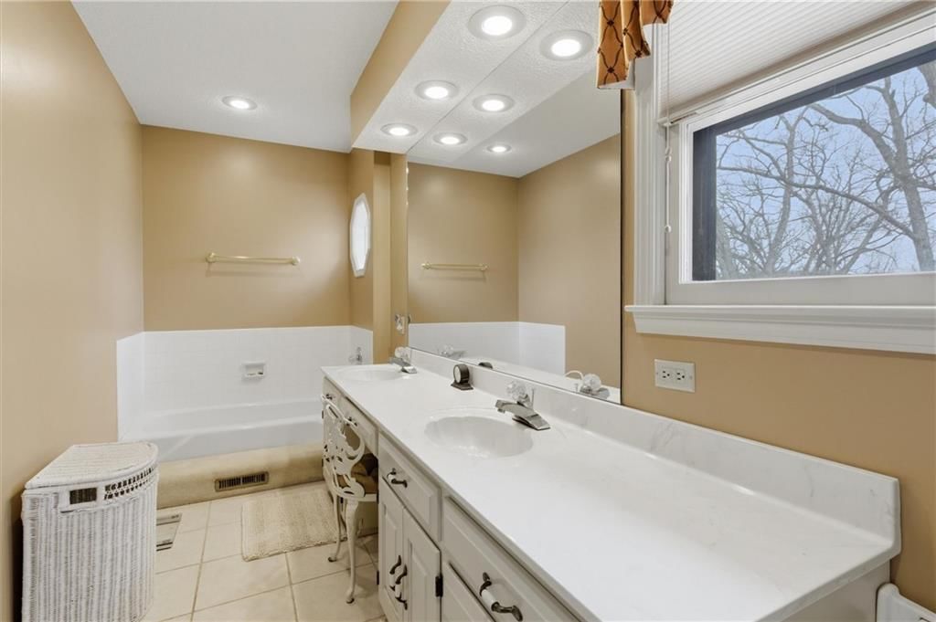 812 High Drive — photo 18
