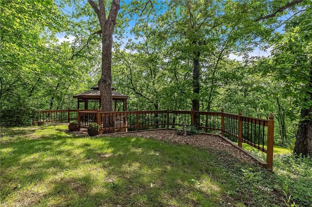 812 High Drive — photo 46