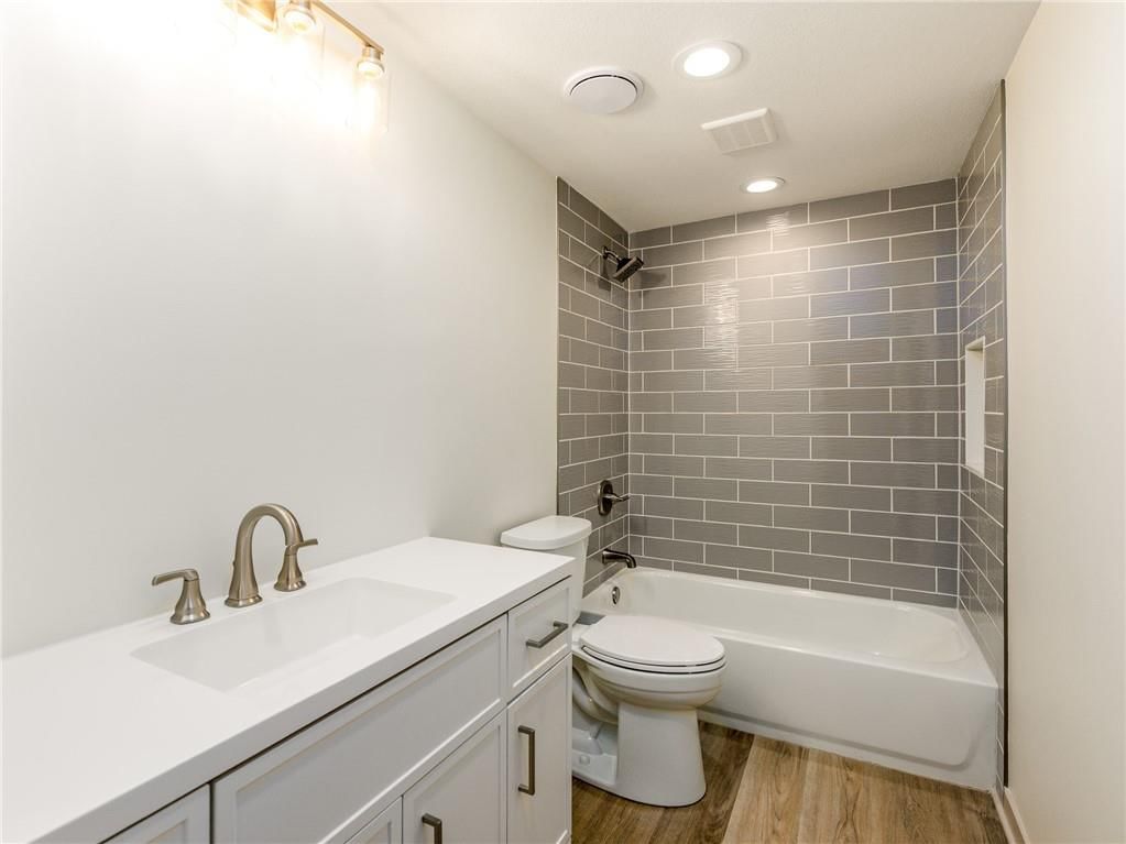 7417 N Highland Avenue — photo 20
