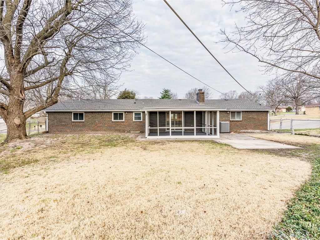 7417 N Highland Avenue — photo 23