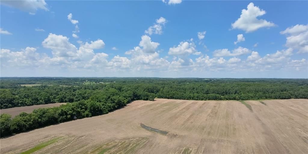Photo 4 of 7 - 39502 E Gillespie Road, Oak Grove, MO 64075