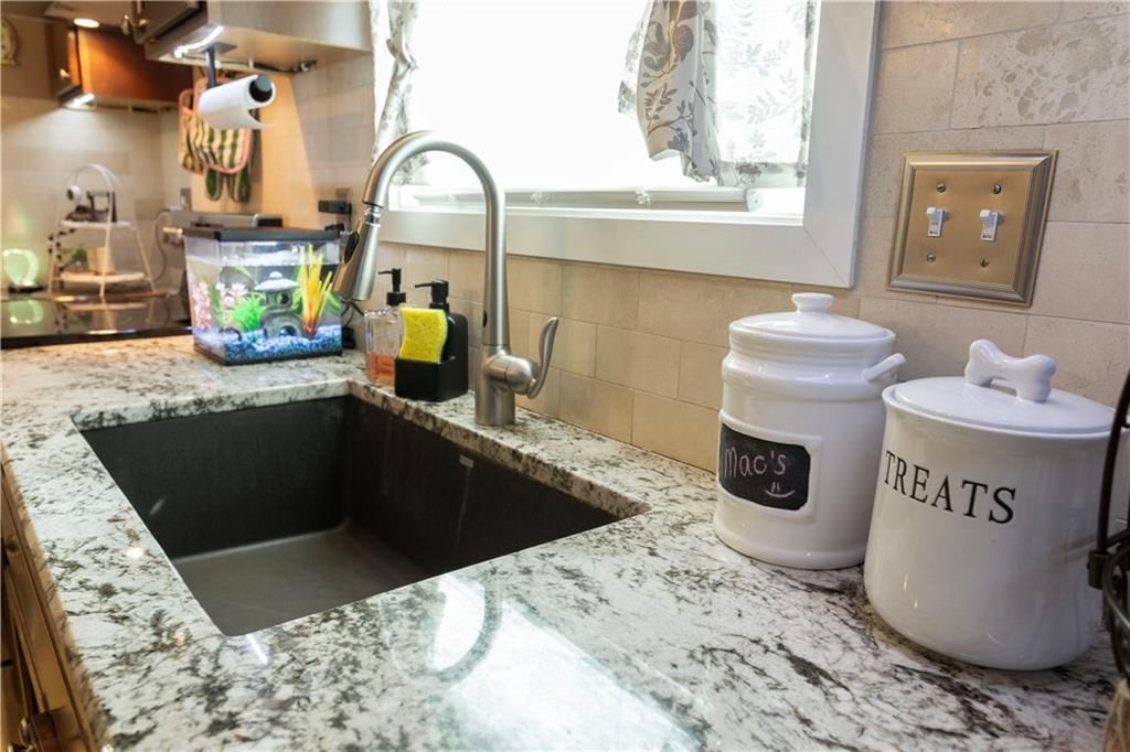 1802 S Arrowhead Drive — photo 8