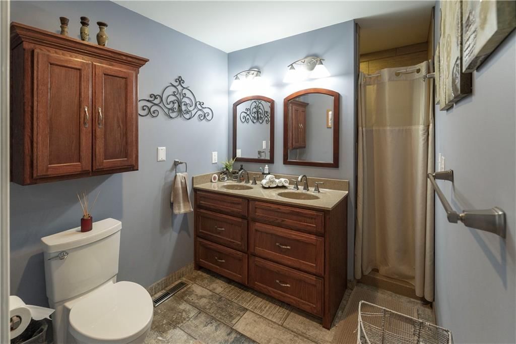 1802 S Arrowhead Drive — photo 17