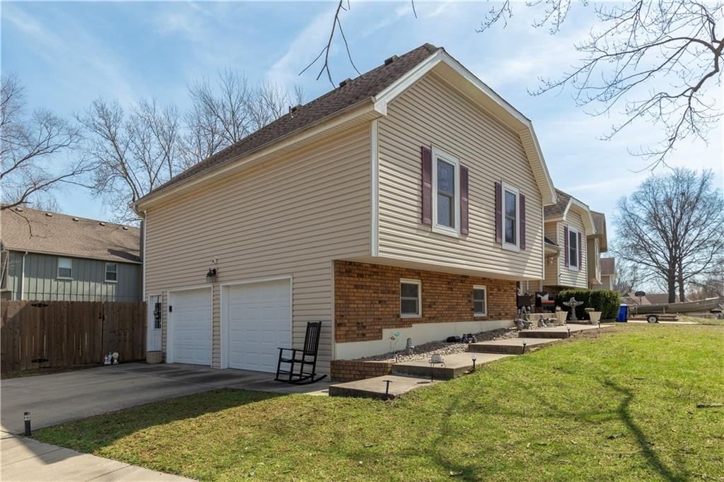1802 S Arrowhead Drive — photo 26