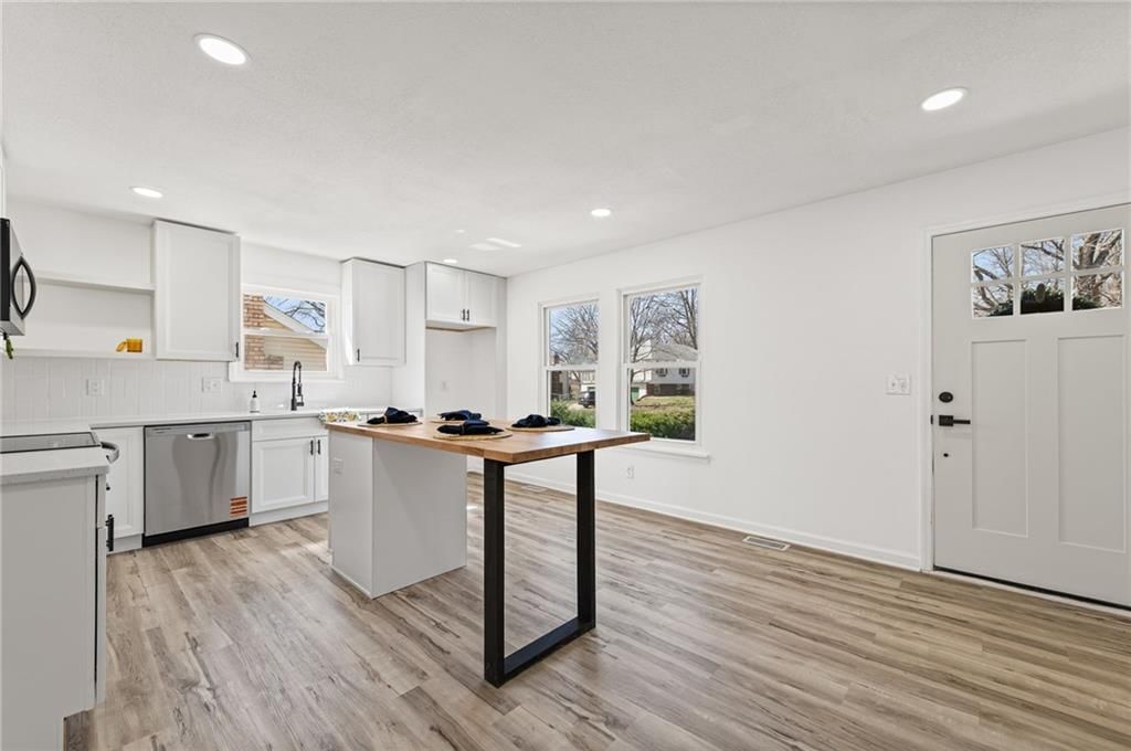 7637 N Stoddard Avenue — photo 5