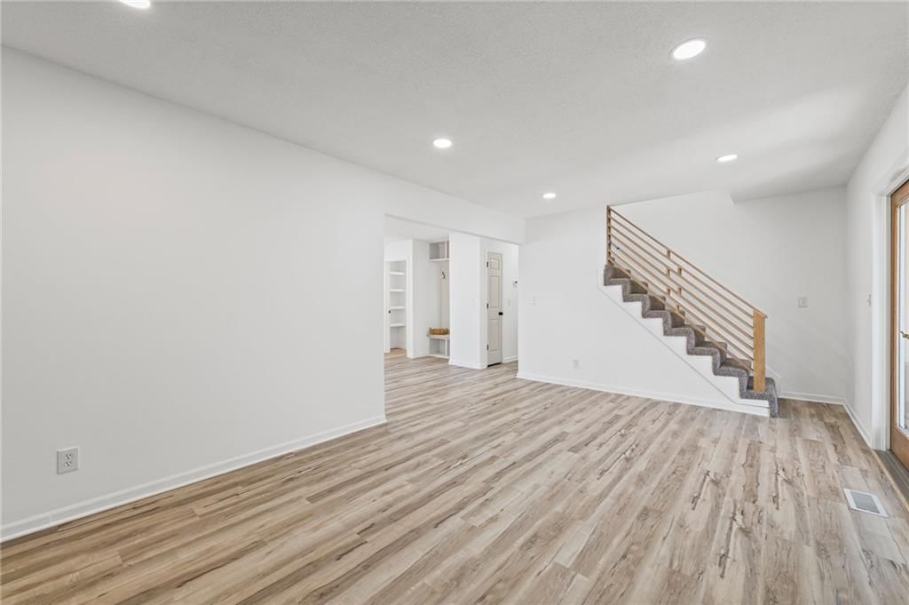 7637 N Stoddard Avenue — photo 9