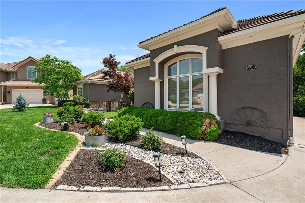 8709 Pine Street — photo 4