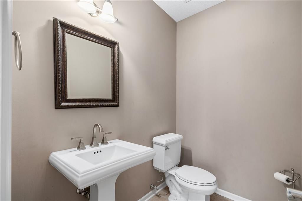 8709 Pine Street — photo 32