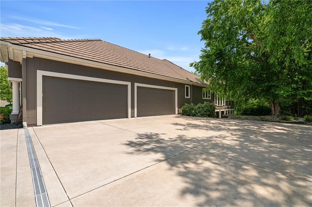 8709 Pine Street — photo 40