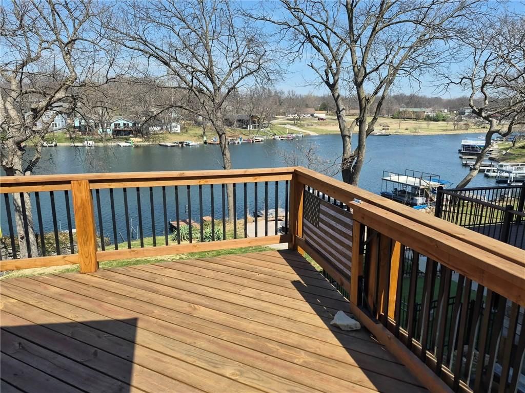 82 Beach Drive — photo 2