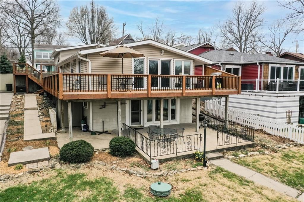 82 Beach Drive — photo 3