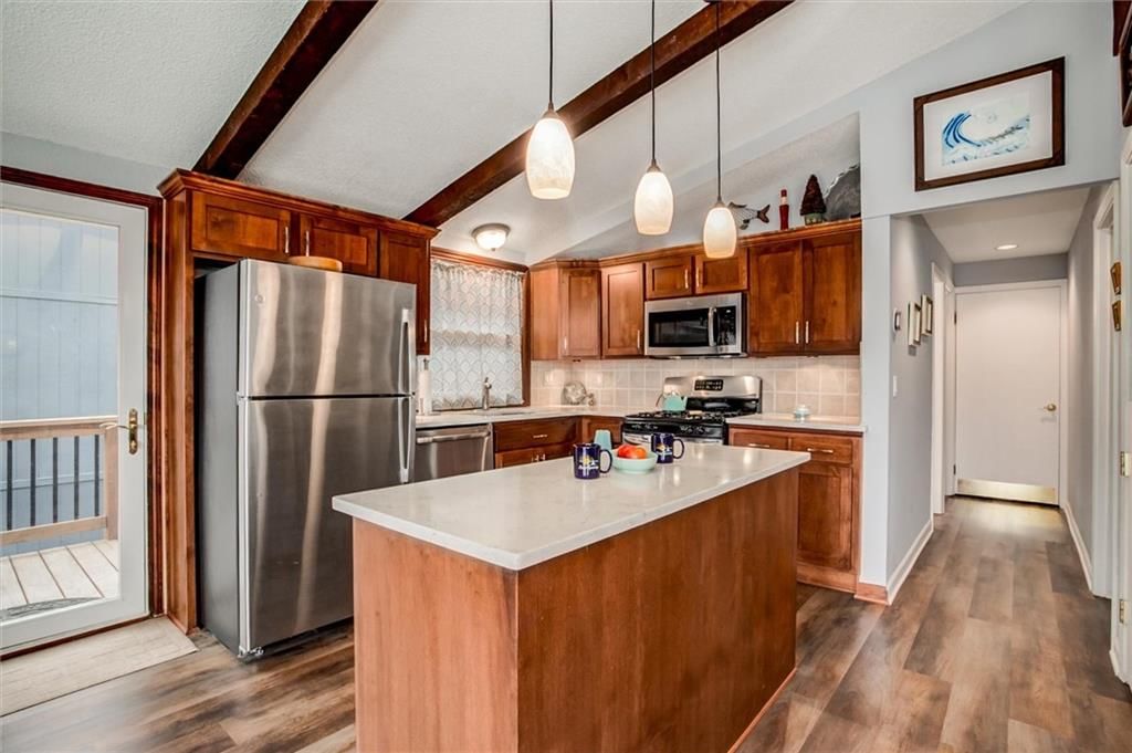 82 Beach Drive — photo 10
