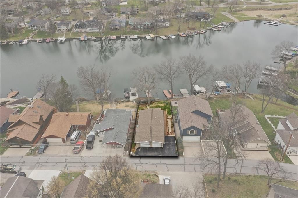 82 Beach Drive — photo 32