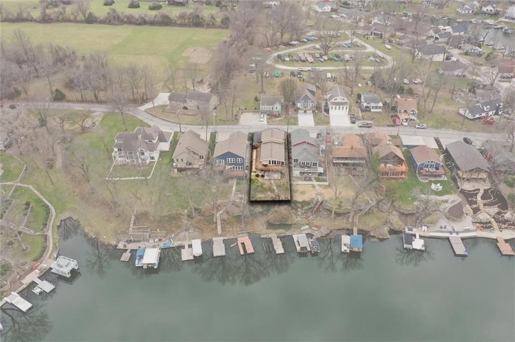 82 Beach Drive — photo 33