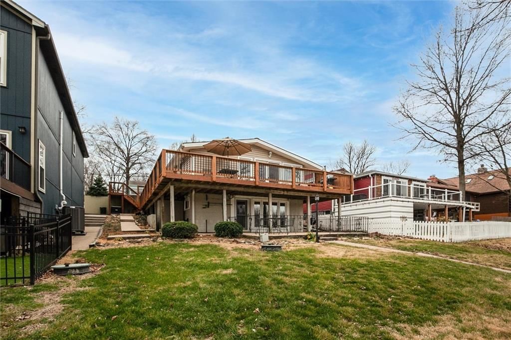 82 Beach Drive — photo 35
