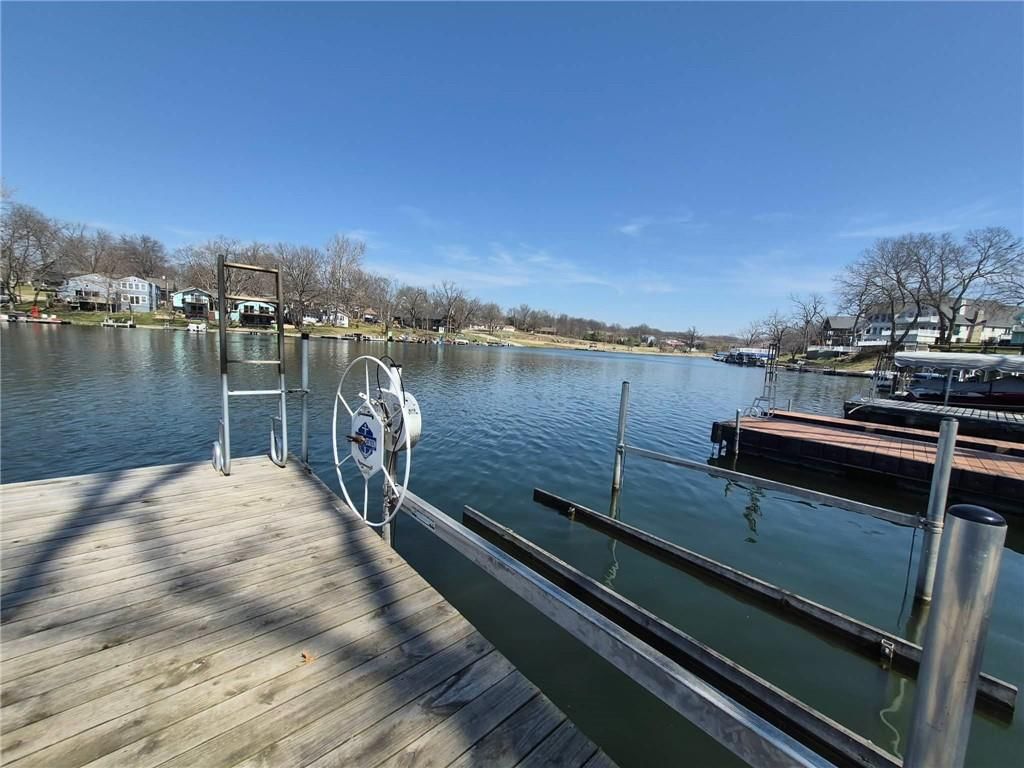 82 Beach Drive — photo 37