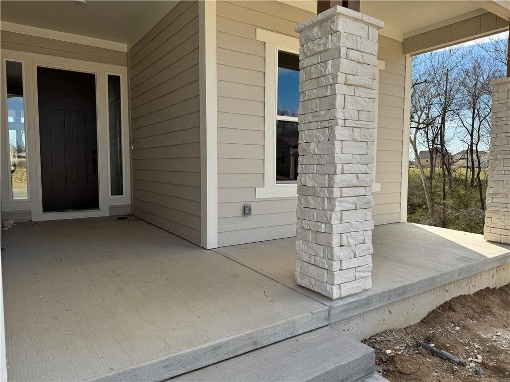 4800 NW Huonker Court — photo 35