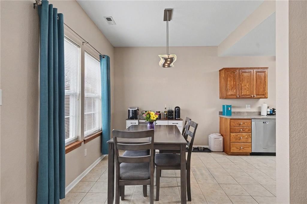 2343 Surrey Drive — photo 5