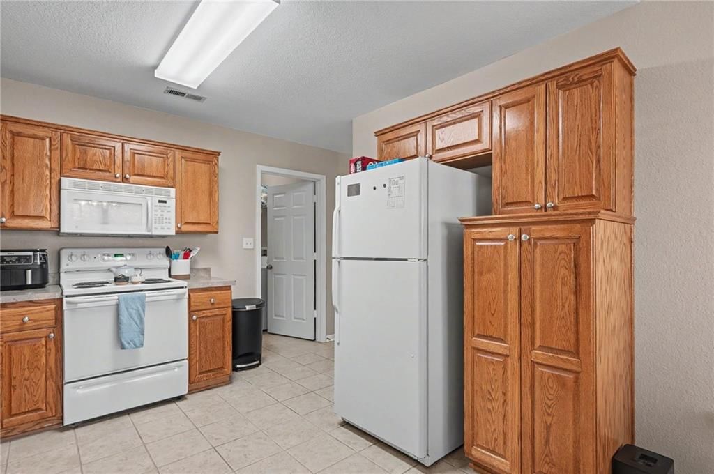 2343 Surrey Drive — photo 8