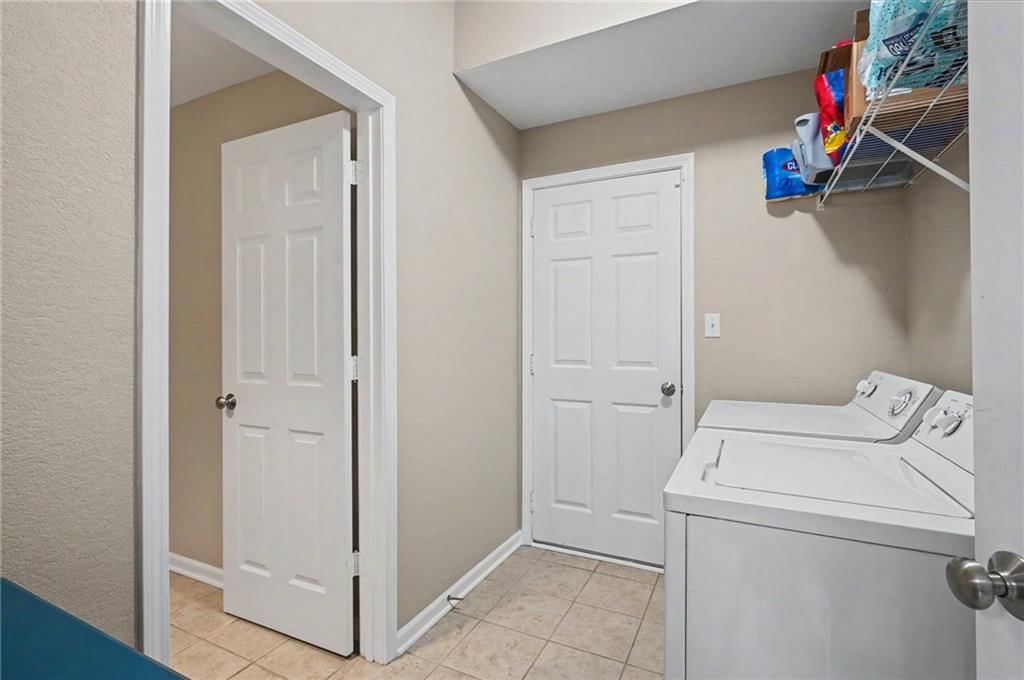 2343 Surrey Drive — photo 10