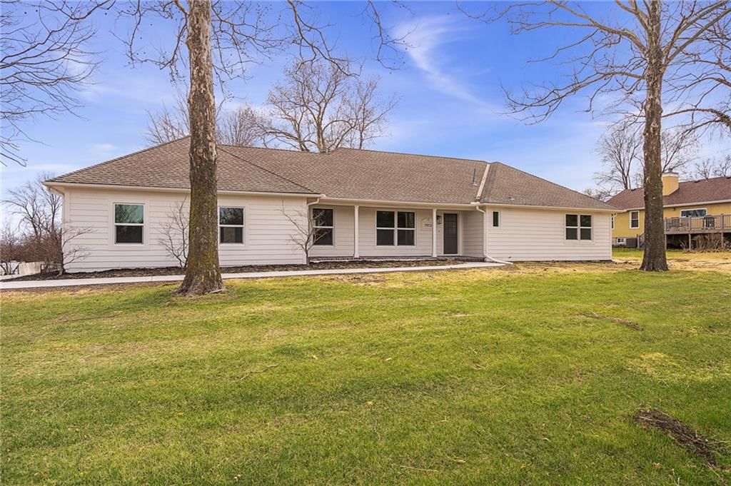1913 W Dennis Avenue, Olathe, KS