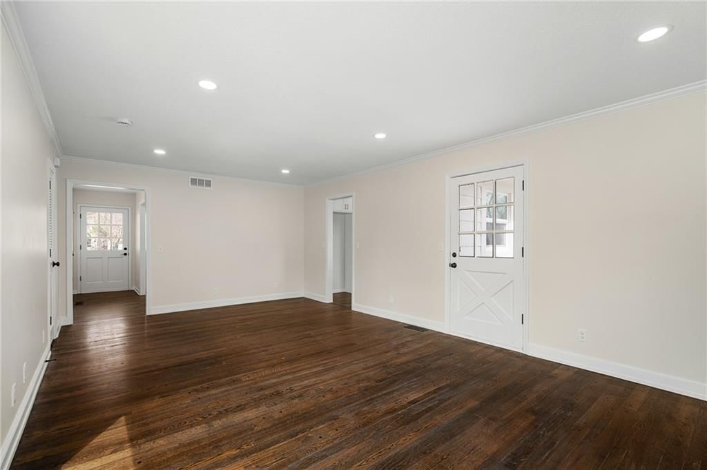 1913 W Dennis Avenue — photo 17