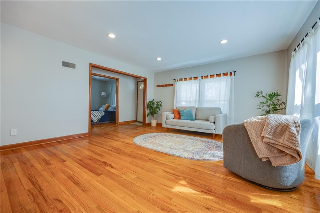 415 Illinois Street — photo 8