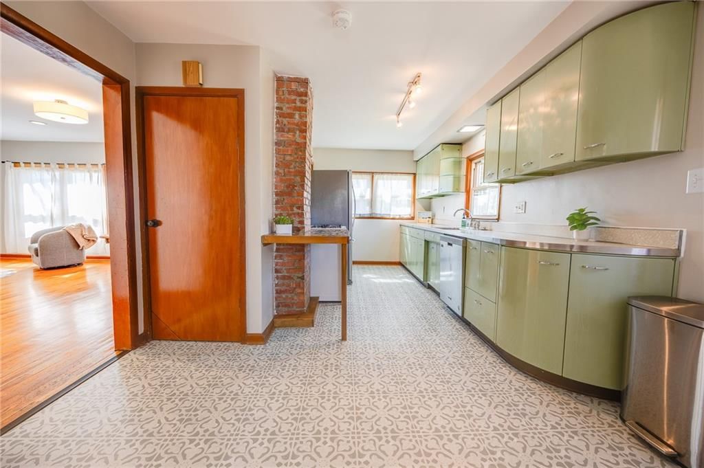 415 Illinois Street — photo 11