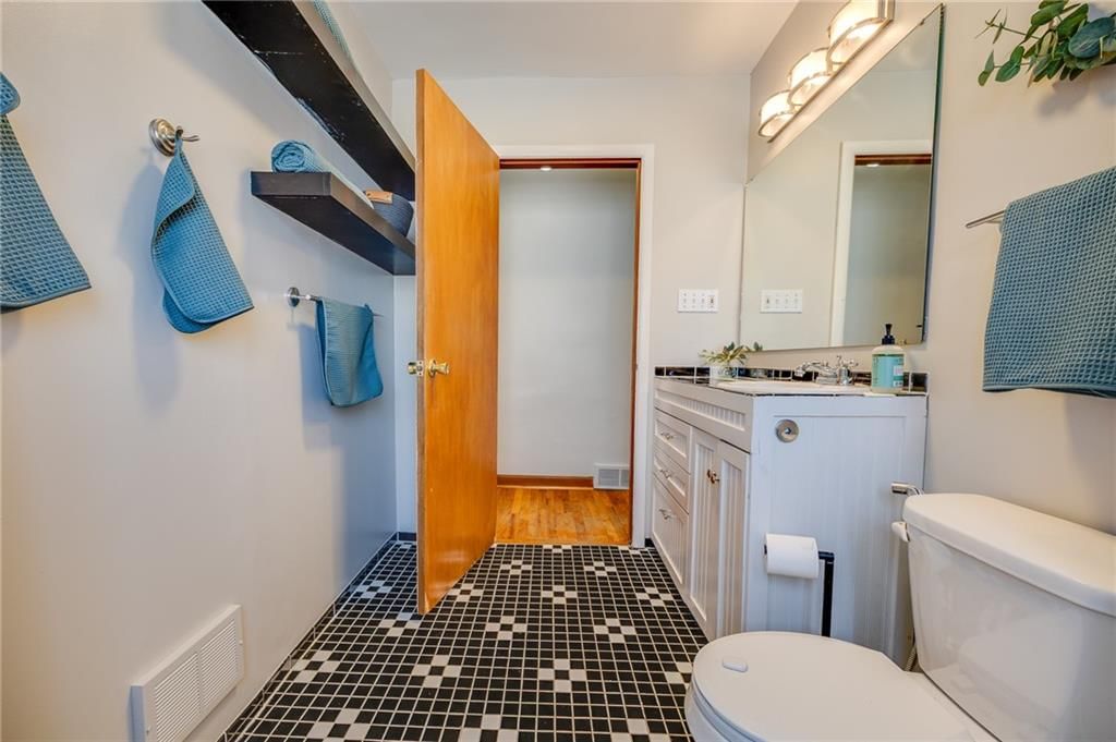 415 Illinois Street — photo 22