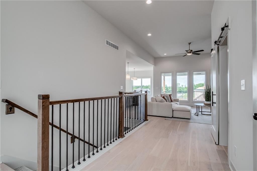 2604 NE Crestview Street — photo 4