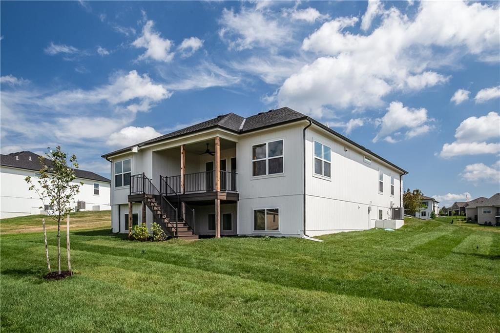 2604 NE Crestview Street — photo 18