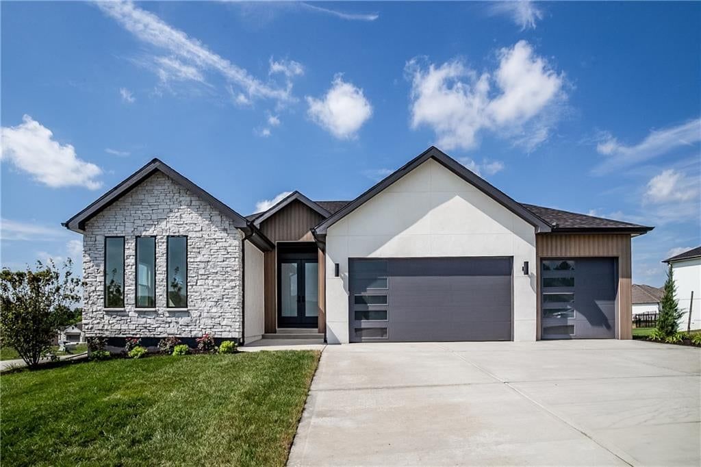 2604 NE Crestview Street, Blue Springs, MO