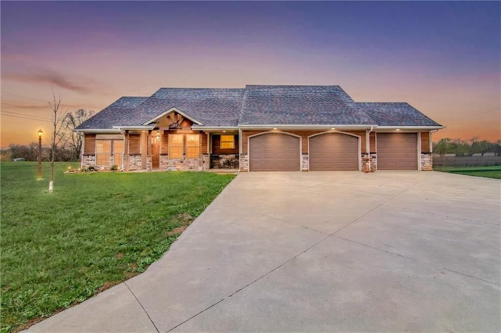 1001 Orchid Street, Garden City, MO