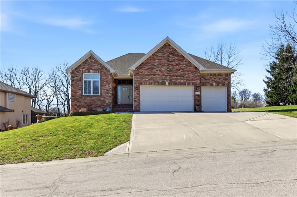 1637 SW Hedgewood Lane — photo 1