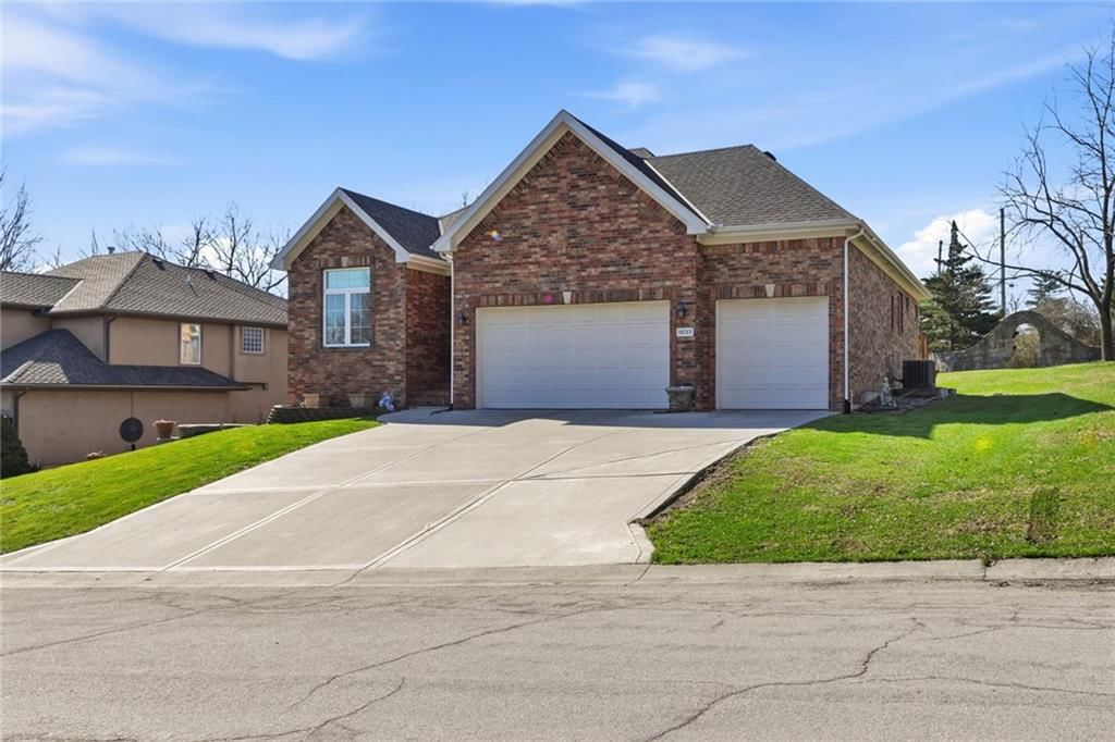 1637 SW Hedgewood Lane — photo 3