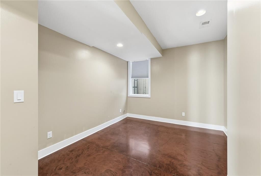 1637 SW Hedgewood Lane — photo 37