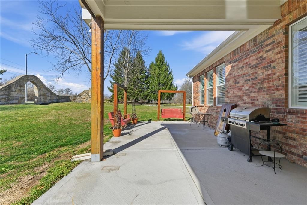 1637 SW Hedgewood Lane — photo 43