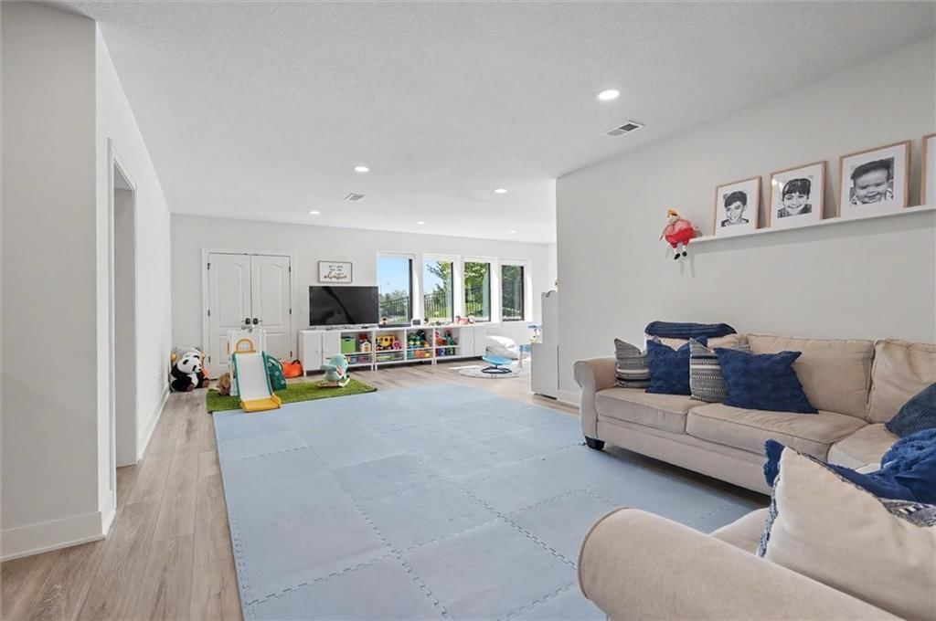 15820 Oakmont Street — photo 59