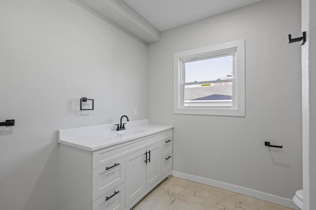 1219 E Pine Street — photo 8