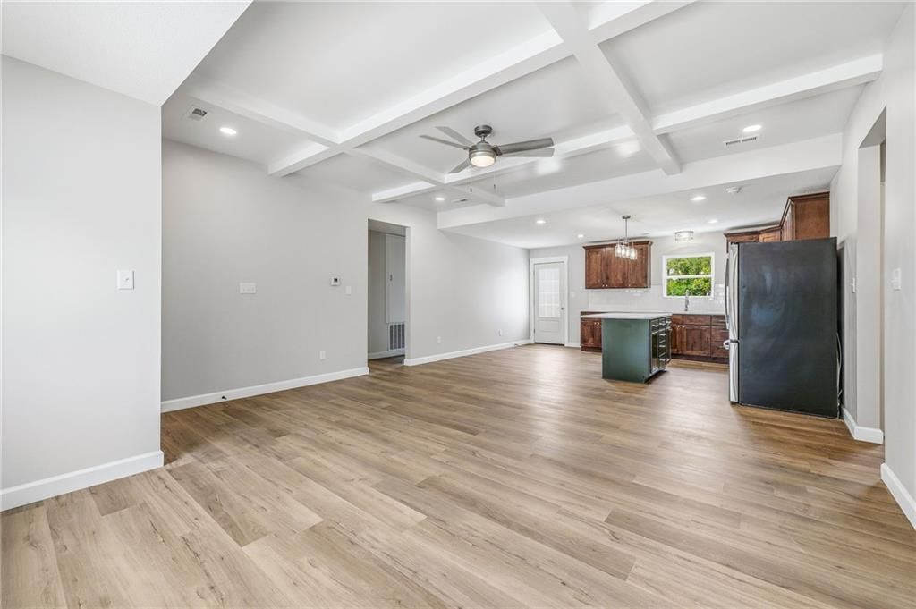 209 W 2nd Street — photo 11