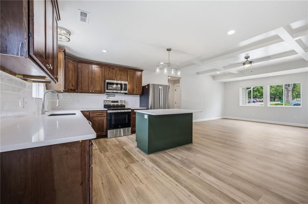209 W 2nd Street — photo 16