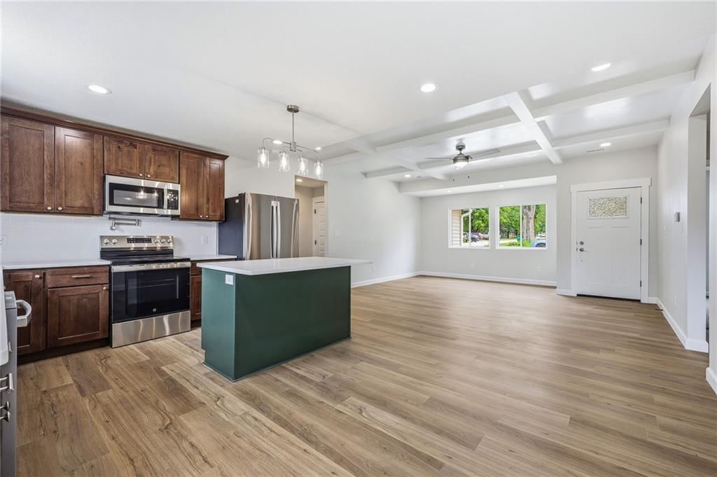 209 W 2nd Street — photo 17